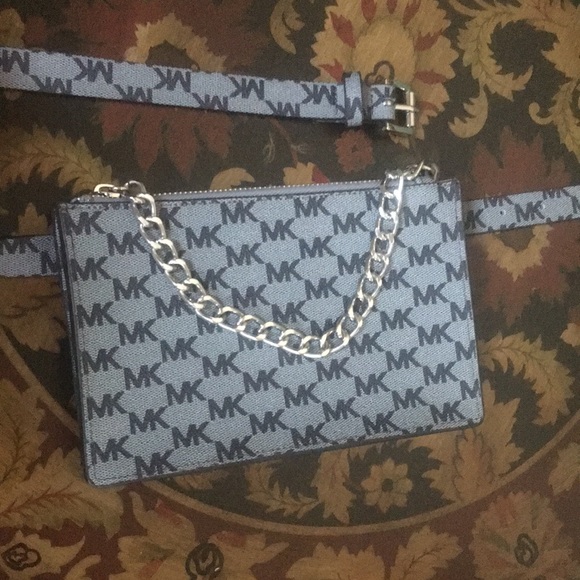 Michael Kors Handbags - New! Michael Kors Signature Gray Logo Belt Purse With Silver Chain Pull